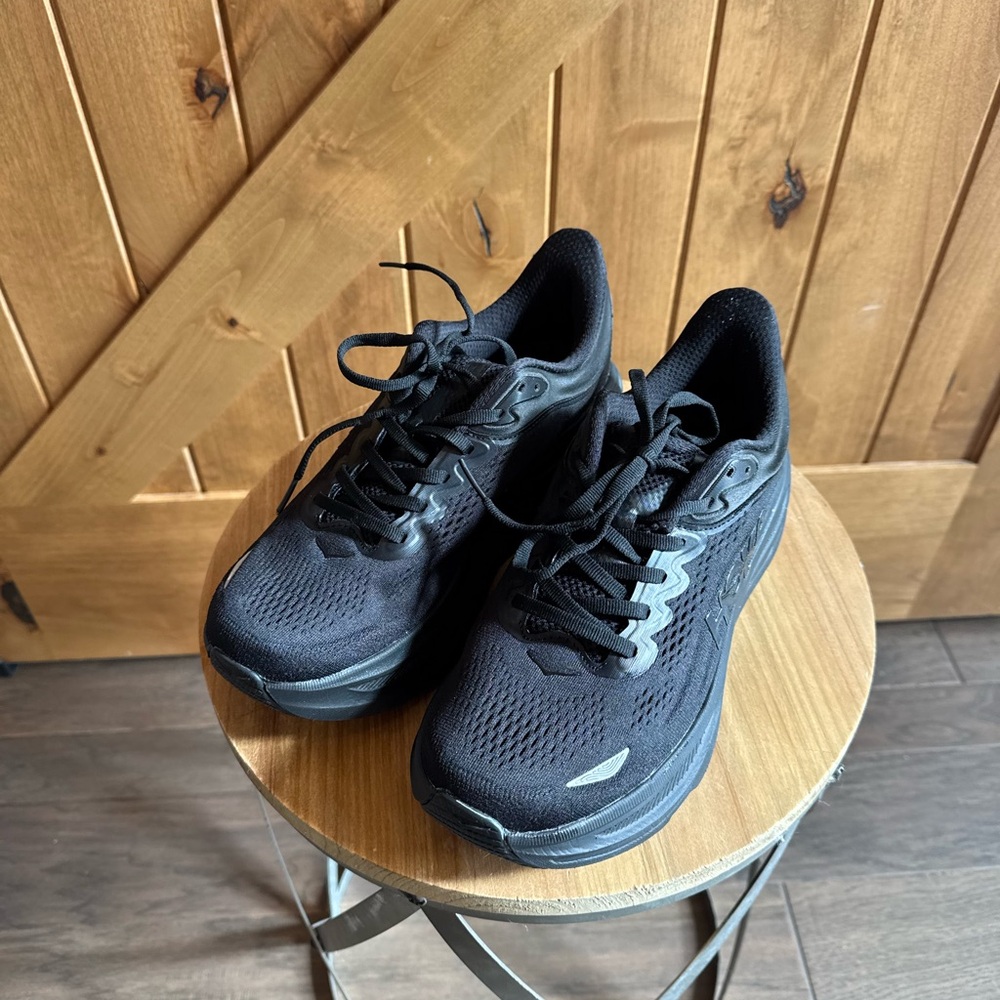 Black Hoka bondi 9 size 9
